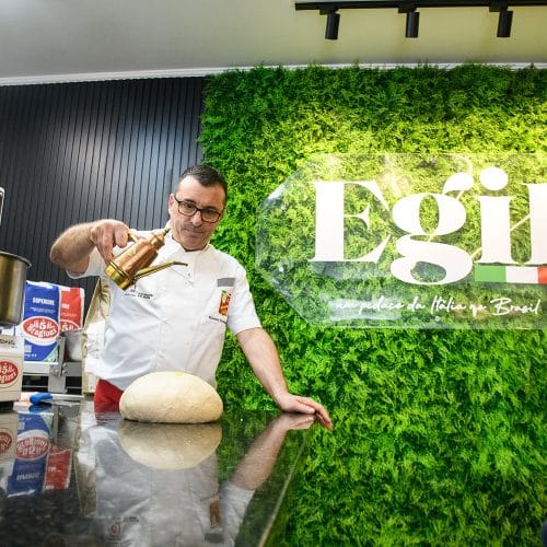 Formação de pizzaiolo na unidade brasileira da Scuola Italiana Pizzaioli