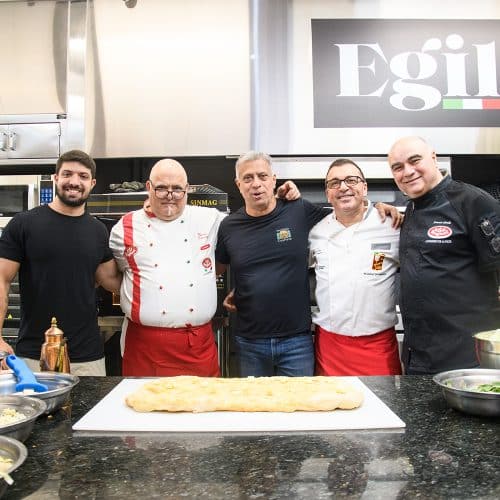 Master Instrutores da Scuola Italiana Pizzaioli durante evento no Brasil